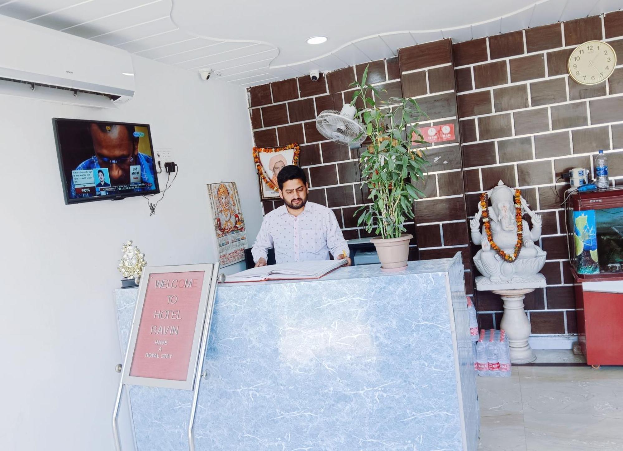 Hotel Hight Krone A Family Hotel Near Igi Airport Delhi New Delhi Luaran gambar