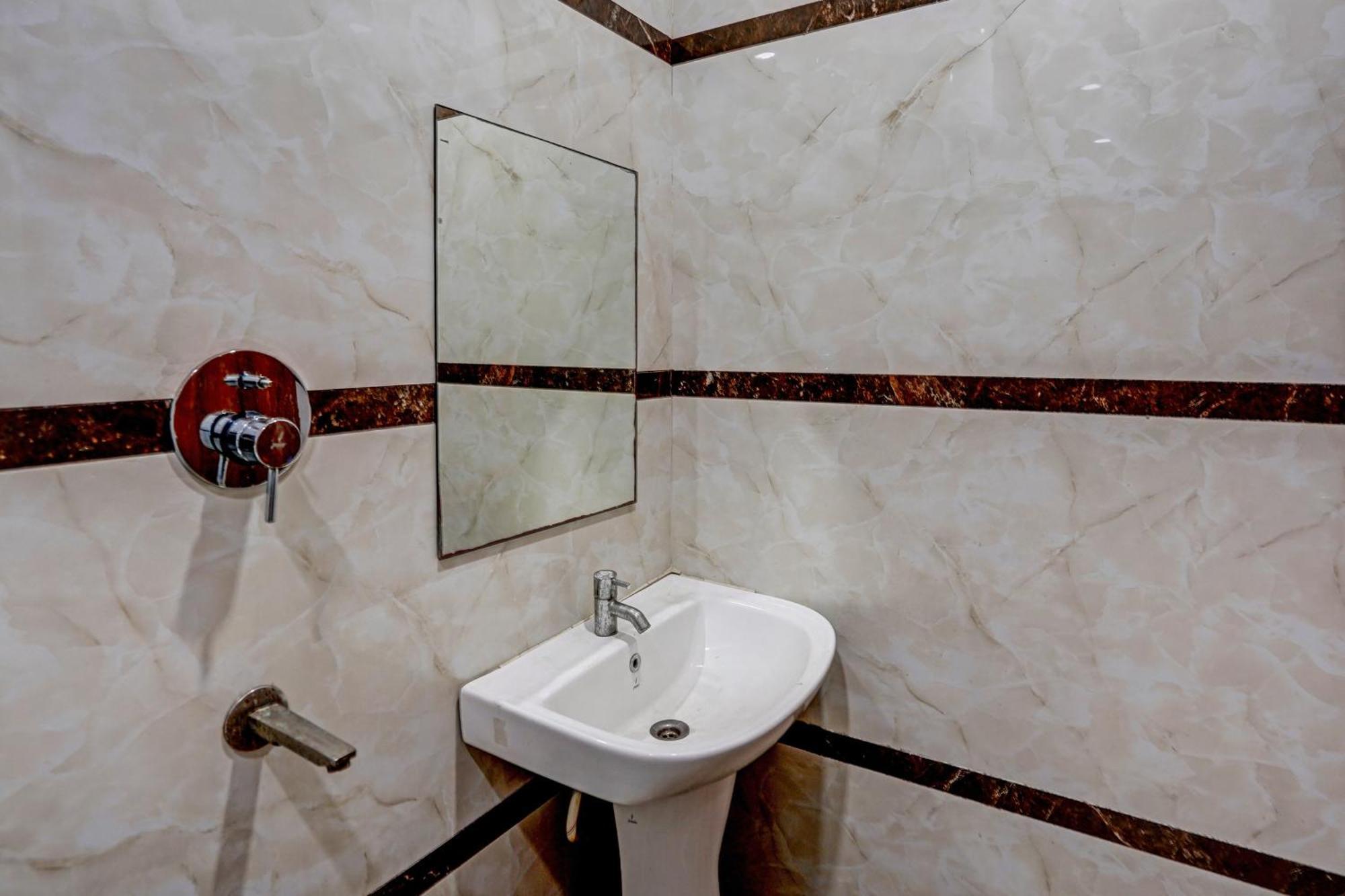 Hotel Hight Krone A Family Hotel Near Igi Airport Delhi New Delhi Luaran gambar